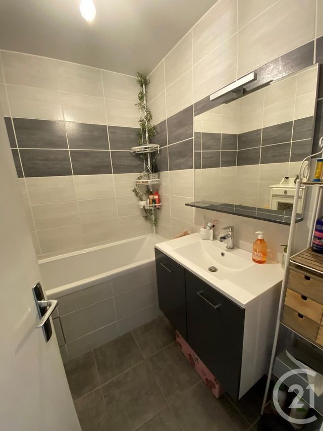 Appartement F4 à vendre - 4 pièces - 75.0 m2 - BELFORT - 90 - FRANCHE-COMTE - Century 21 Agence Du Théâtre Appartement F4 à vendre - 4 pièces - 75.0 m2 - BELFORT - 90 - FRANCHE-COMTE - Century 21 Agence Du Théâtre