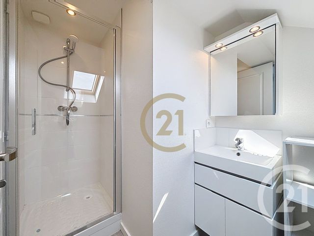 Appartement F2 à louer - 2 pièces - 39.5 m2 - CRAVANCHE - 90 - FRANCHE-COMTE - Century 21 Agence Du Théâtre