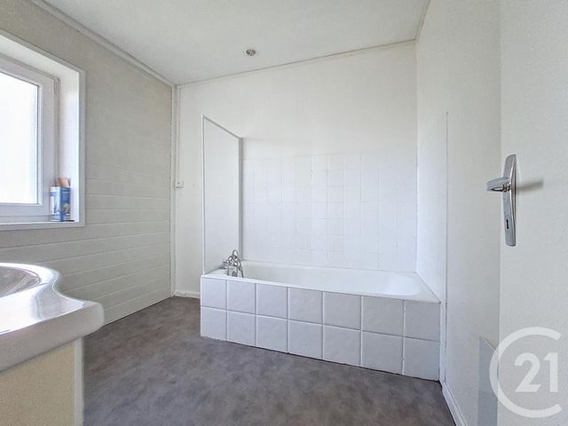 Appartement F3 à louer - 3 pièces - 82.12 m2 - CHALONVILLARS - 70 - FRANCHE-COMTE - Century 21 Agence Du Théâtre