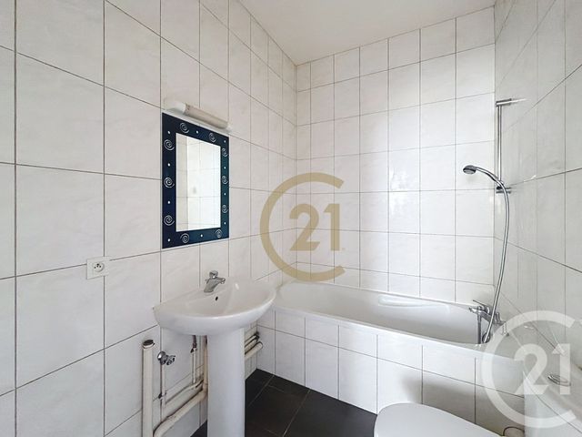 Appartement F2 à louer - 2 pièces - 41.0 m2 - BEAUCOURT - 90 - FRANCHE-COMTE - Century 21 Agence Du Théâtre