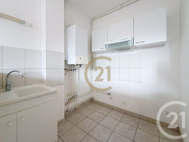Appartement F2 à louer - 2 pièces - 41.0 m2 - BEAUCOURT - 90 - FRANCHE-COMTE - Century 21 Agence Du Théâtre
