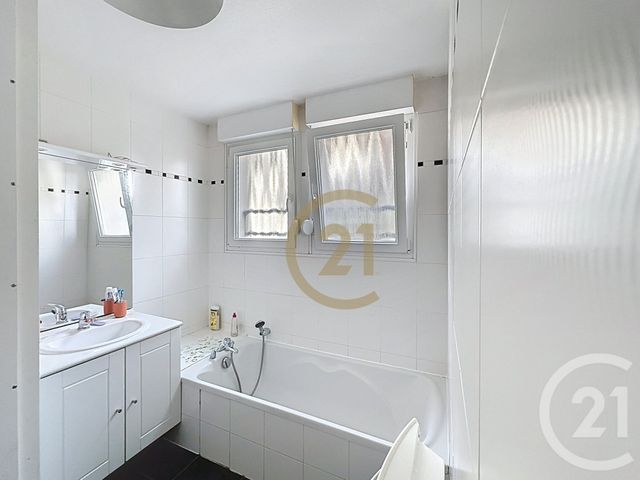 Appartement F3 à vendre - 3 pièces - 66.11 m2 - EVETTE SALBERT - 90 - FRANCHE-COMTE - Century 21 Agence Du Théâtre