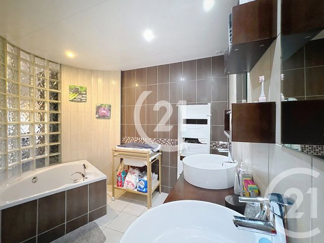 Appartement T5 à vendre - 5 pièces - 109.05 m2 - CHAMPEY - 70 - FRANCHE-COMTE - Century 21 Agence Du Théâtre