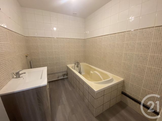 Appartement F3 à louer - 3 pièces - 76.0 m2 - DELLE - 90 - FRANCHE-COMTE - Century 21 Agence Du Théâtre