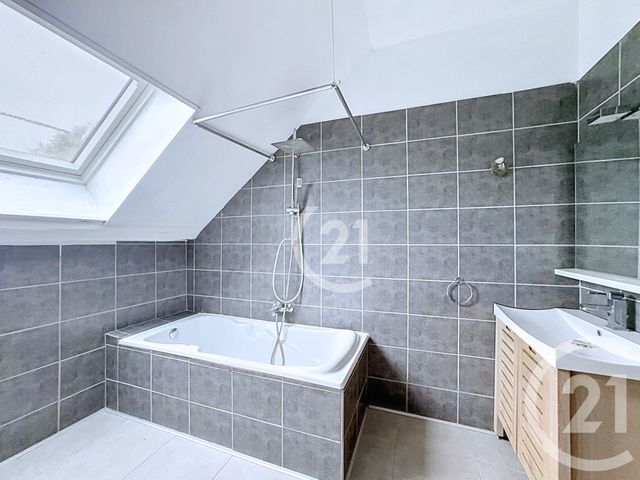 Appartement T3 à vendre - 3 pièces - 57.58 m2 - VIEUX CHARMONT - 25 - FRANCHE-COMTE - Century 21 Agence Du Théâtre
