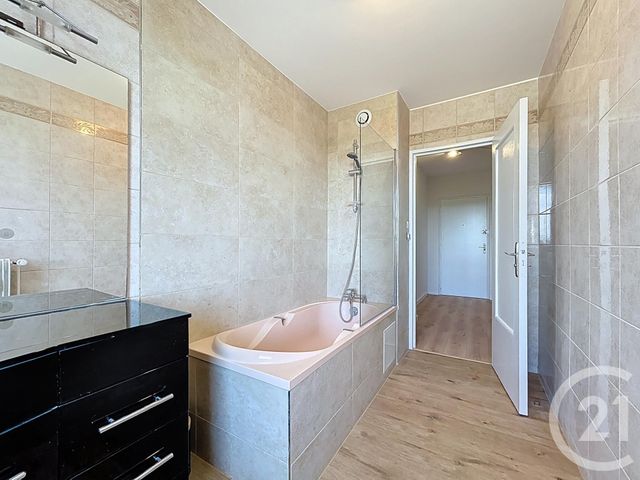 Appartement F6 à vendre - 6 pièces - 119.49 m2 - BELFORT - 90 - FRANCHE-COMTE - Century 21 Agence Du Théâtre