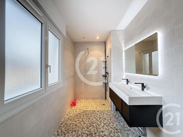 Appartement T4 à vendre - 3 pièces - 85.07 m2 - MONTBELIARD - 25 - FRANCHE-COMTE - Century 21 Agence Du Théâtre