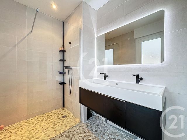 Appartement T4 à vendre - 3 pièces - 85.07 m2 - MONTBELIARD - 25 - FRANCHE-COMTE - Century 21 Agence Du Théâtre