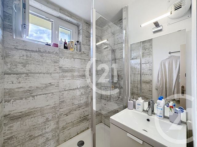 Appartement T4 à vendre - 4 pièces - 62.2 m2 - BELFORT - 90 - FRANCHE-COMTE - Century 21 Agence Du Théâtre