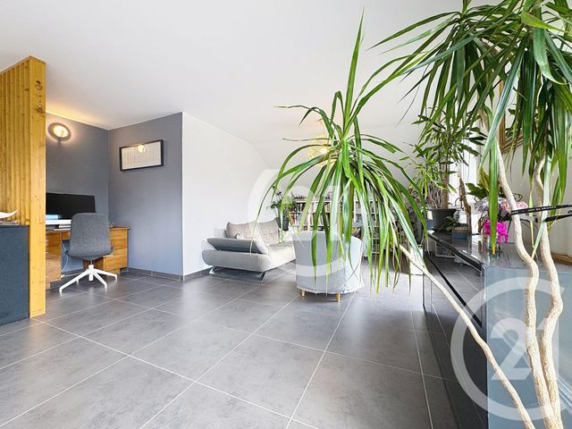 Appartement T4 à vendre - 4 pièces - 85.31 m2 - MONTBELIARD - 25 - FRANCHE-COMTE - Century 21 Agence Du Théâtre