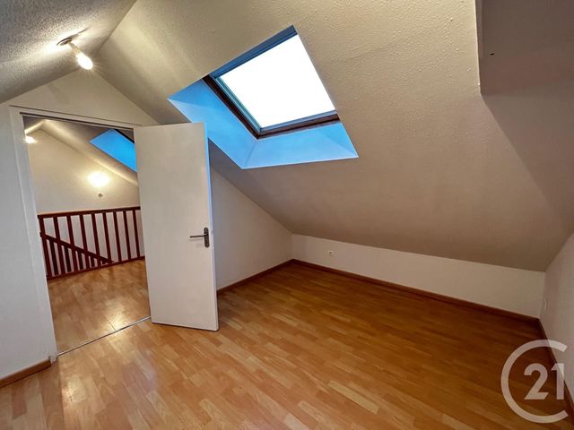 Appartement Duplex à louer - 2 pièces - 50.0 m2 - BOUROGNE - 90 - FRANCHE-COMTE - Century 21 Agence Du Théâtre