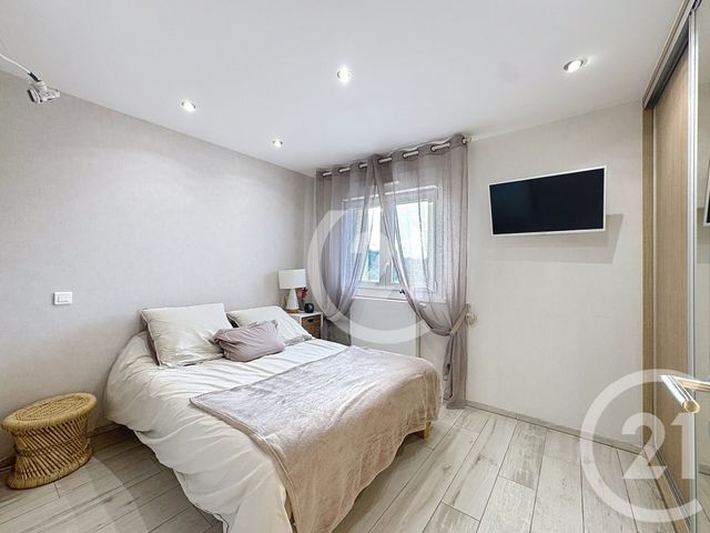 Appartement T4 à vendre - 4 pièces - 59.72 m2 - ETUPES - 25 - FRANCHE-COMTE - Century 21 Agence Du Théâtre