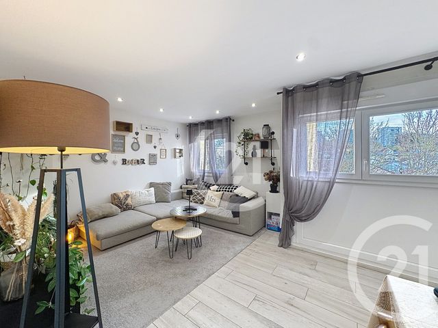 Appartement T4 à vendre - 4 pièces - 59.72 m2 - ETUPES - 25 - FRANCHE-COMTE - Century 21 Agence Du Théâtre
