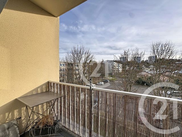 Appartement T4 à vendre - 4 pièces - 59.72 m2 - ETUPES - 25 - FRANCHE-COMTE - Century 21 Agence Du Théâtre