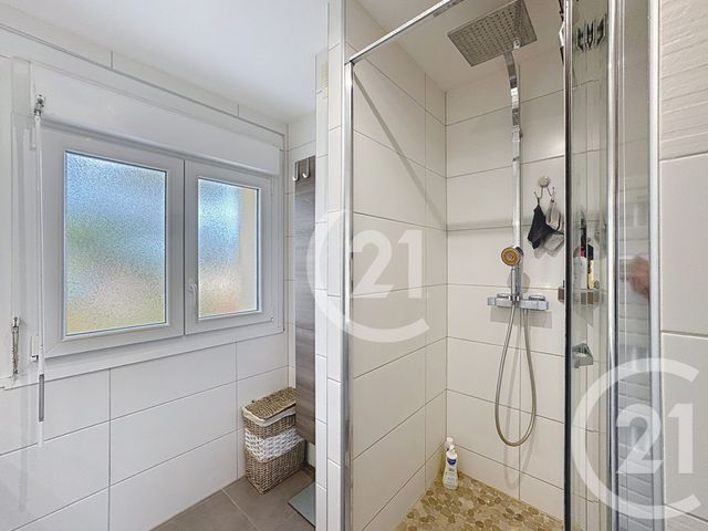 Appartement T4 à vendre - 4 pièces - 59.72 m2 - ETUPES - 25 - FRANCHE-COMTE - Century 21 Agence Du Théâtre