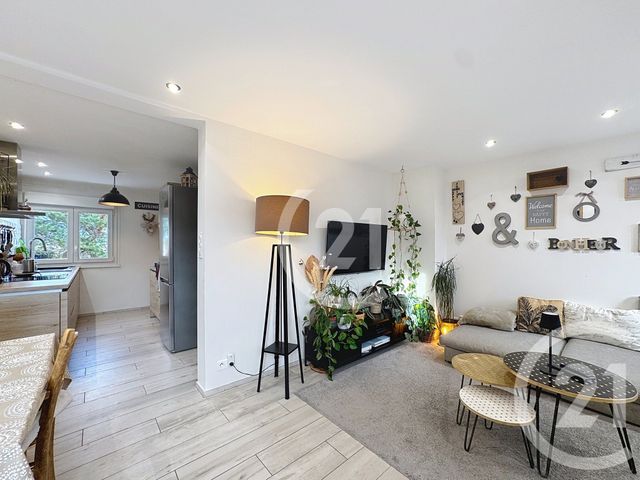 Appartement T4 à vendre - 4 pièces - 59.72 m2 - ETUPES - 25 - FRANCHE-COMTE - Century 21 Agence Du Théâtre