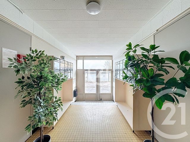 Appartement T3 à vendre - 3 pièces - 66.0 m2 - CRAVANCHE - 90 - FRANCHE-COMTE - Century 21 Agence Du Théâtre