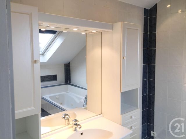 Appartement F4 à louer - 4 pièces - 100.0 m2 - BELFORT - 90 - FRANCHE-COMTE - Century 21 Agence Du Théâtre