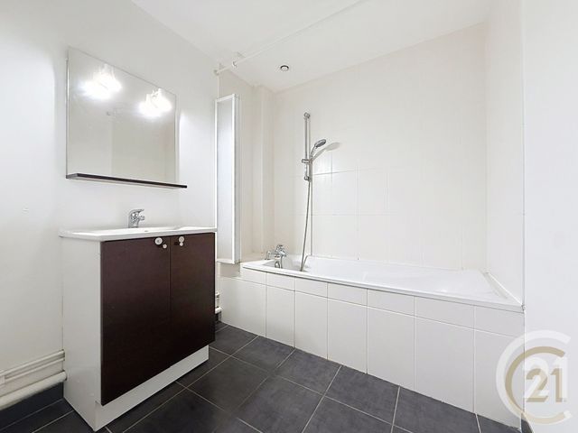 Appartement F3 à louer - 3 pièces - 52.67 m2 - MONTREUX CHATEAU - 90 - FRANCHE-COMTE - Century 21 Agence Du Théâtre