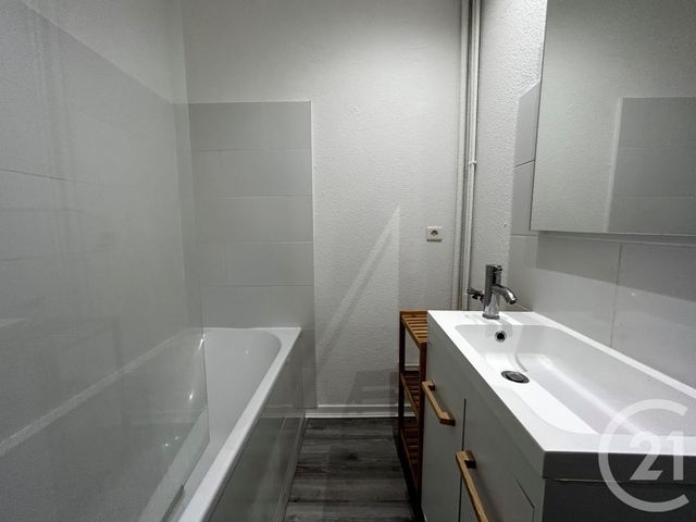 Appartement F3 à louer - 3 pièces - 58.0 m2 - DELLE - 90 - FRANCHE-COMTE - Century 21 Agence Du Théâtre