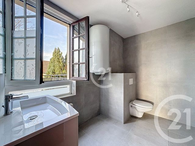 Appartement T4 à vendre - 4 pièces - 86.9 m2 - VALENTIGNEY - 25 - FRANCHE-COMTE - Century 21 Agence Du Théâtre